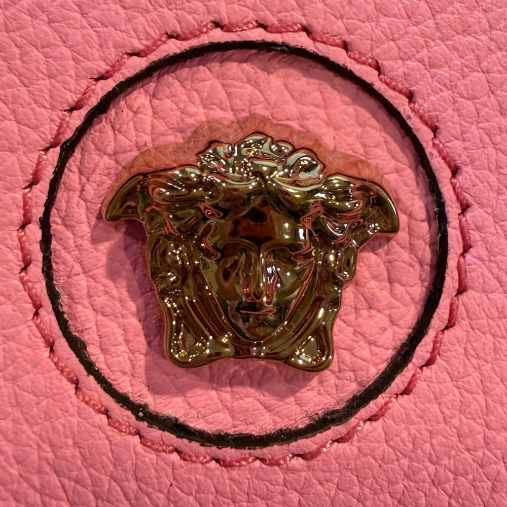 💗 VERSACE MEDUSA PEBBLED LEATHER CARD HOLDER – HOT PINK 💗 - Picture 2 of 4